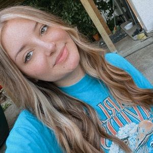 Meet your Posher, Stella